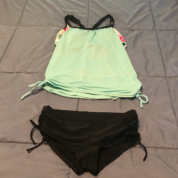 Extreme Gym to Swim Top & Arizona Swim Shorts - Picture 1 of 2